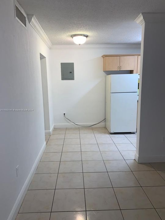 For Sale: $180,000 (1 beds, 1 baths, 633 Square Feet)