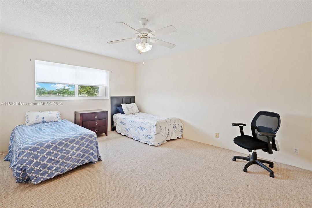 For Sale: $190,000 (2 beds, 2 baths, 1000 Square Feet)