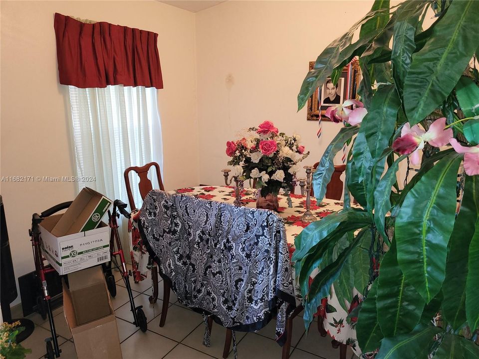 En Venta: $415,000 (2 camas, 1 baños, 1276 Pies cuadrados)