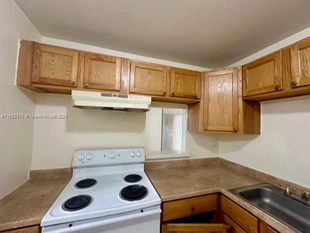 For Rent: $1,500 (1 beds, 1 baths, 695 Square Feet)