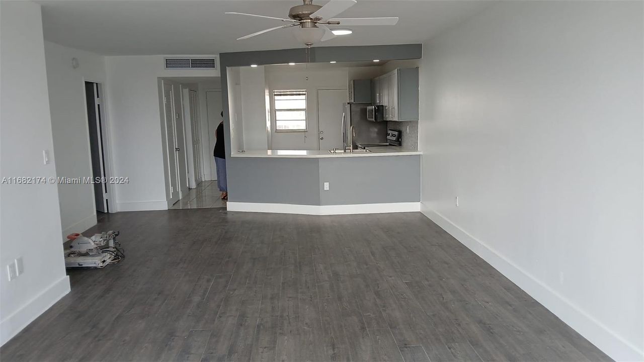 For Sale: $198,990 (1 beds, 1 baths, 1062 Square Feet)