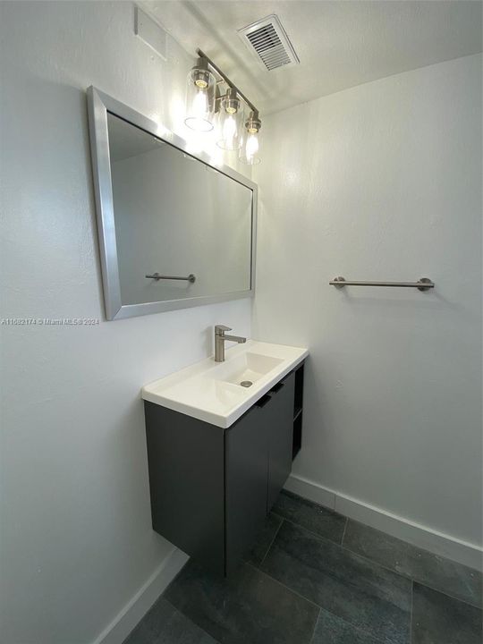 For Sale: $198,990 (1 beds, 1 baths, 1062 Square Feet)