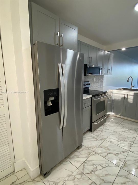 For Sale: $198,990 (1 beds, 1 baths, 1062 Square Feet)