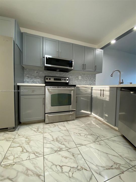 For Sale: $198,990 (1 beds, 1 baths, 1062 Square Feet)