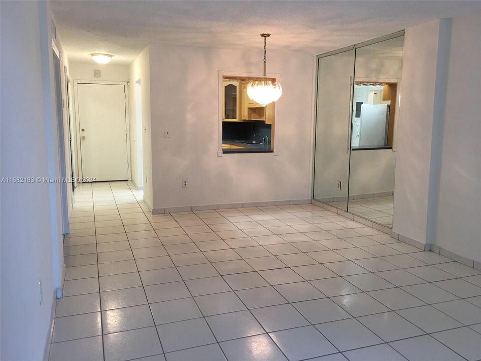 For Sale: $235,000 (2 beds, 1 baths, 896 Square Feet)