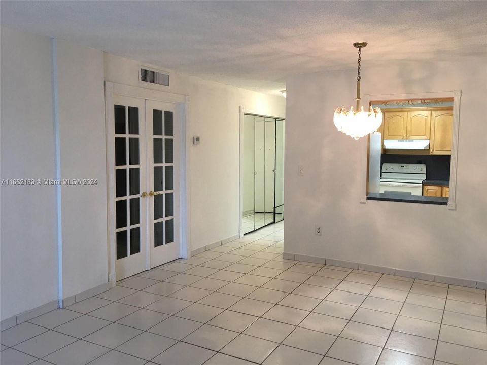 For Sale: $235,000 (2 beds, 1 baths, 896 Square Feet)