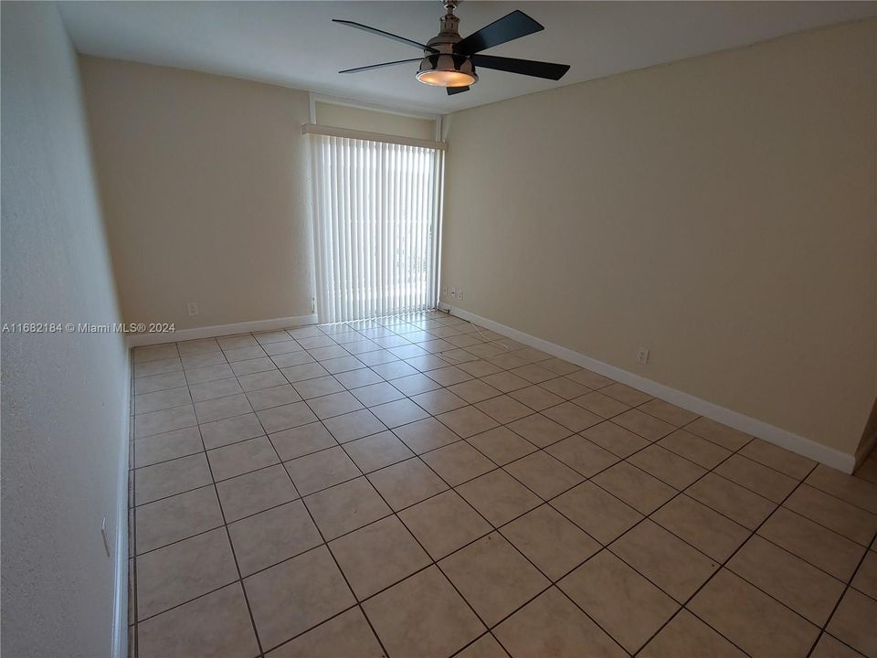 For Sale: $209,000 (1 beds, 1 baths, 598 Square Feet)