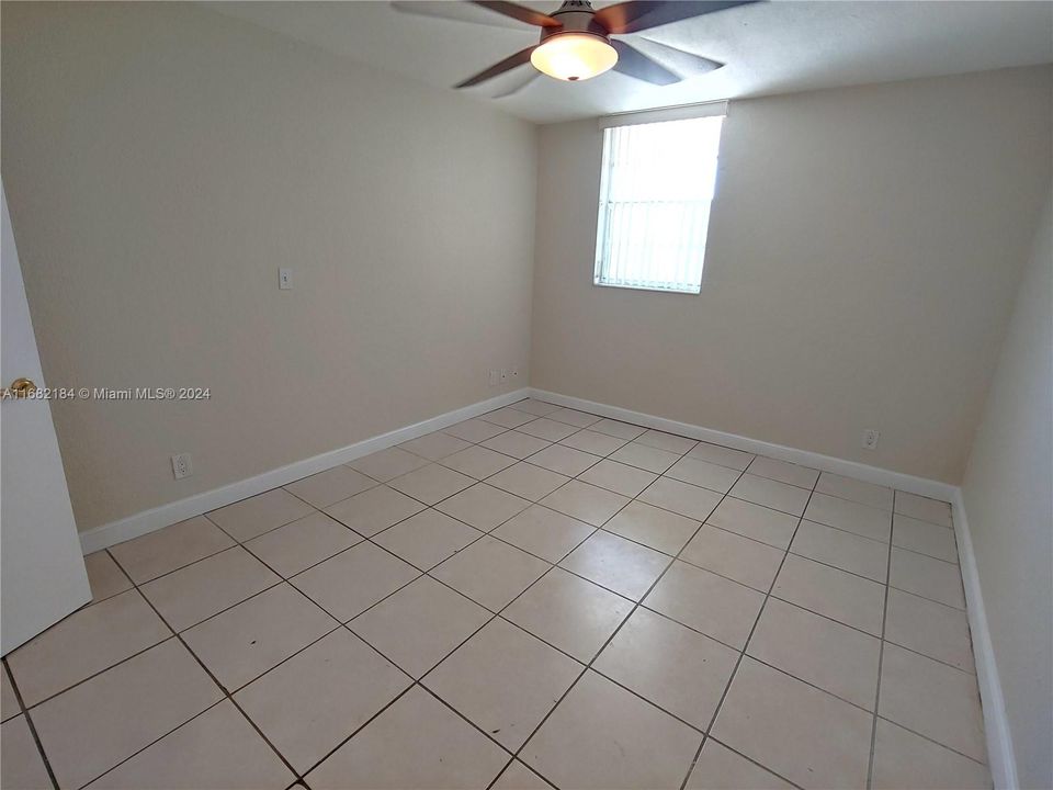 For Sale: $209,000 (1 beds, 1 baths, 598 Square Feet)