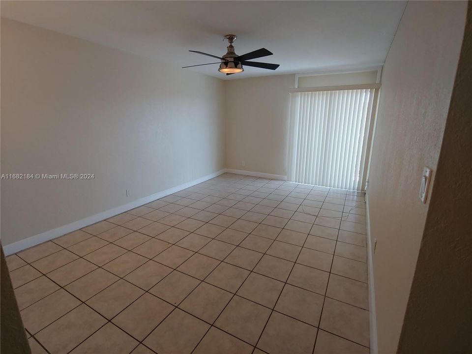 For Sale: $209,000 (1 beds, 1 baths, 598 Square Feet)