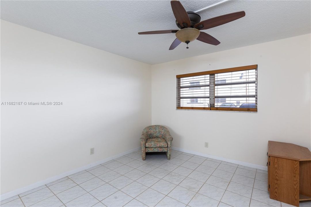 For Sale: $234,900 (2 beds, 2 baths, 1000 Square Feet)