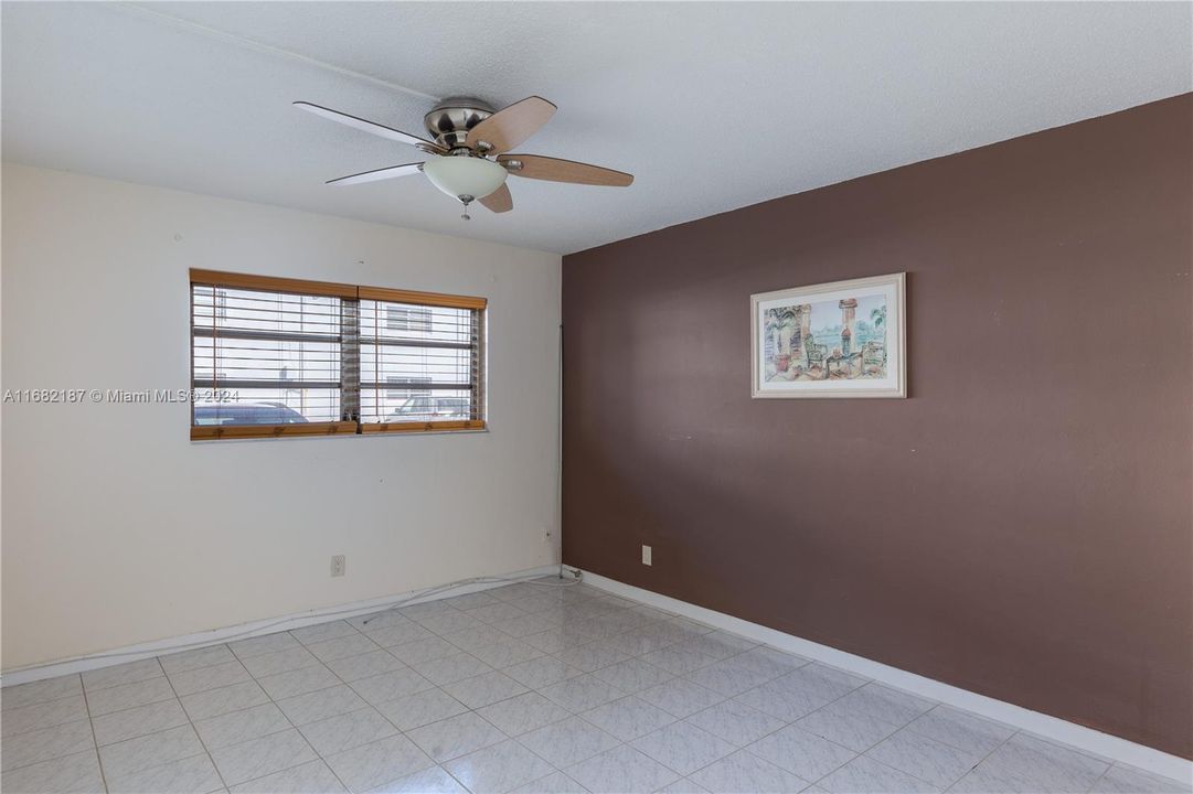 For Sale: $234,900 (2 beds, 2 baths, 1000 Square Feet)