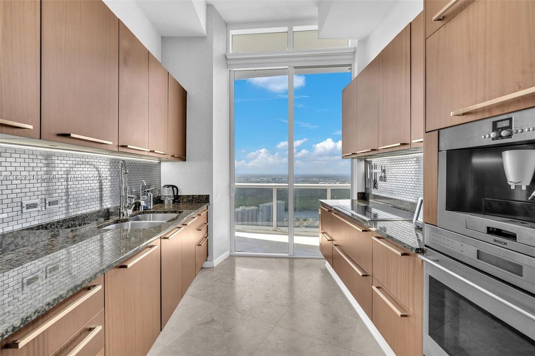 For Sale: $1,395,000 (2 beds, 2 baths, 1435 Square Feet)