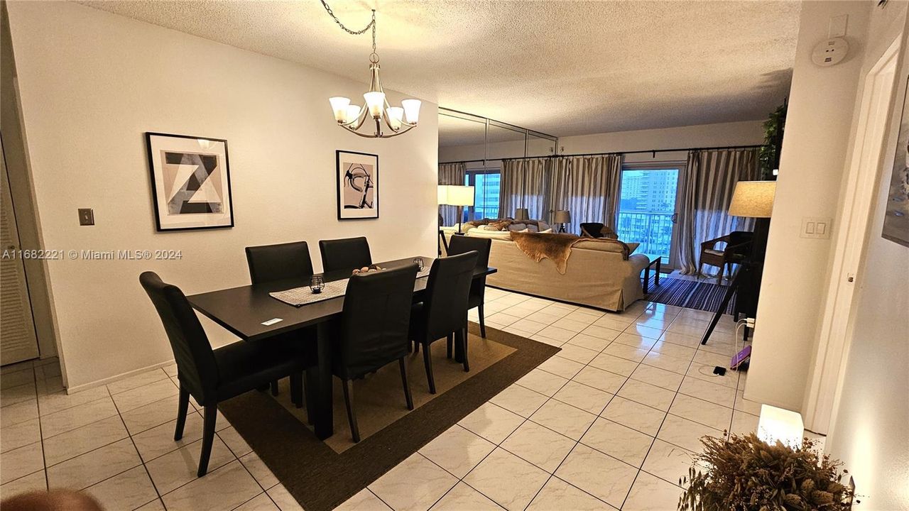 Active With Contract: $3,400 (1 beds, 1 baths, 870 Square Feet)