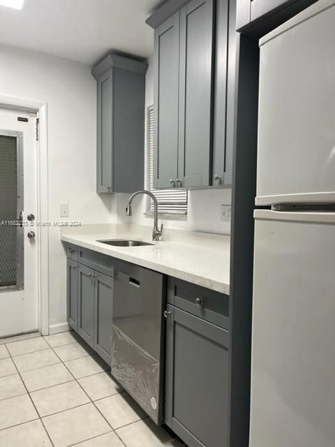 For Sale: $270,000 (2 beds, 2 baths, 940 Square Feet)