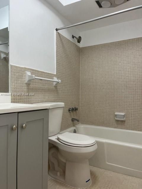 For Sale: $270,000 (2 beds, 2 baths, 940 Square Feet)