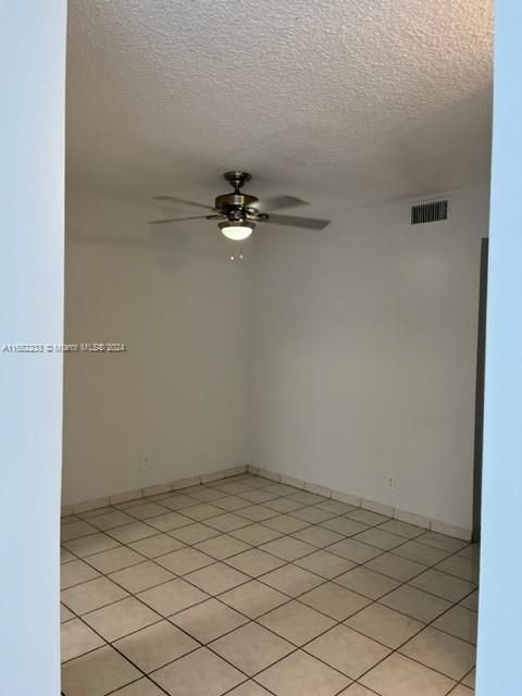 For Sale: $270,000 (2 beds, 2 baths, 940 Square Feet)