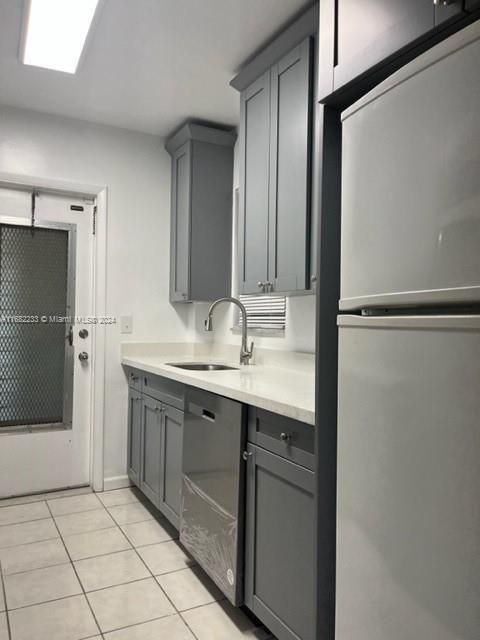 For Sale: $270,000 (2 beds, 2 baths, 940 Square Feet)