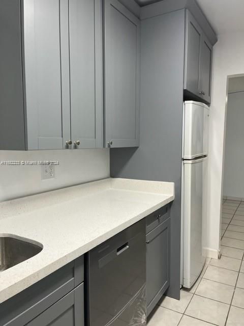 For Sale: $270,000 (2 beds, 2 baths, 940 Square Feet)