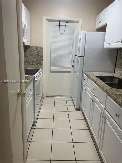 For Sale: $210,000 (1 beds, 1 baths, 640 Square Feet)