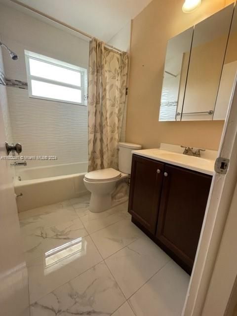 For Sale: $210,000 (1 beds, 1 baths, 640 Square Feet)