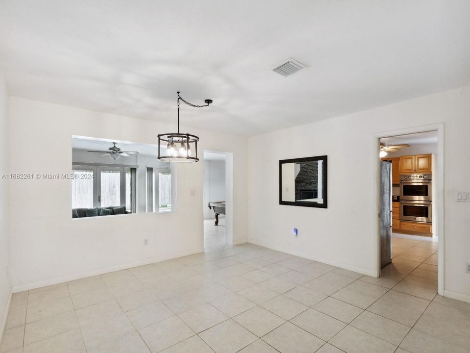 For Sale: $850,000 (4 beds, 2 baths, 2618 Square Feet)