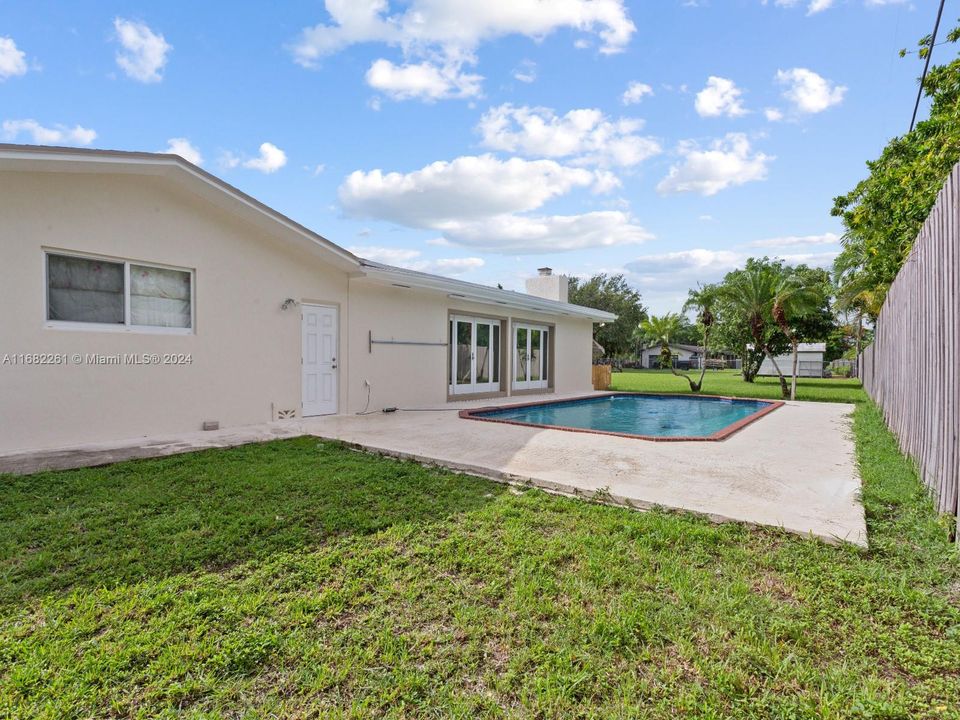 For Sale: $850,000 (4 beds, 2 baths, 2618 Square Feet)