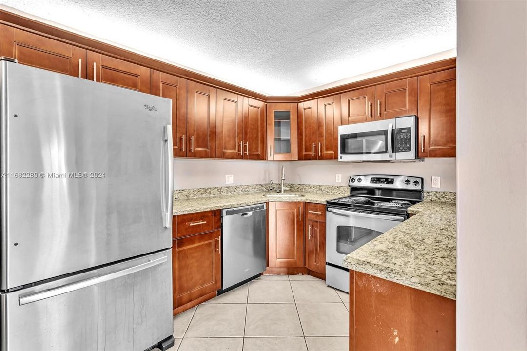 For Sale: $280,000 (2 beds, 2 baths, 1115 Square Feet)