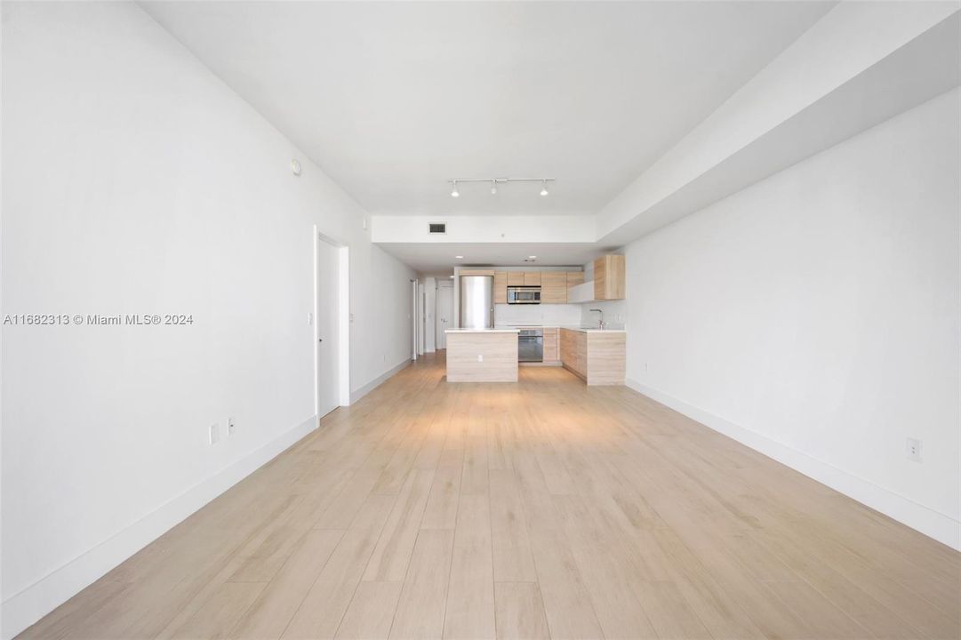 Active With Contract: $3,400 (1 beds, 2 baths, 937 Square Feet)