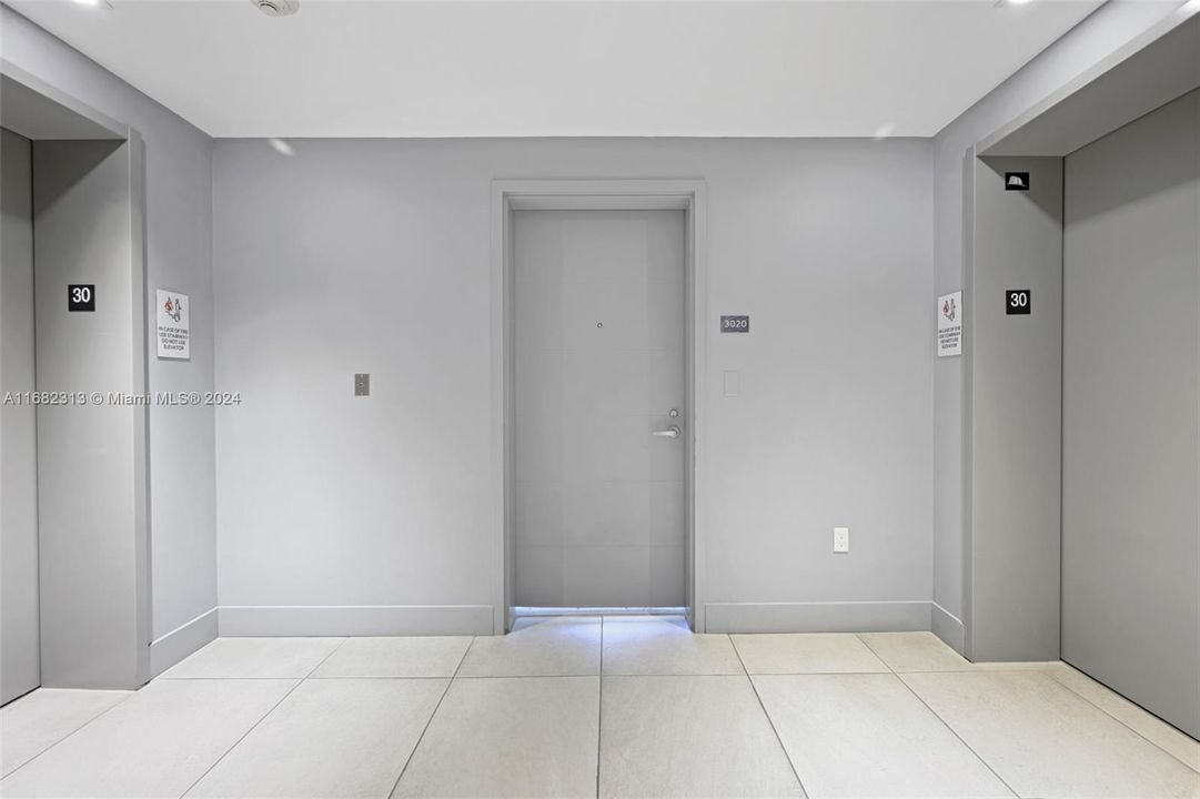 Active With Contract: $3,400 (1 beds, 2 baths, 937 Square Feet)