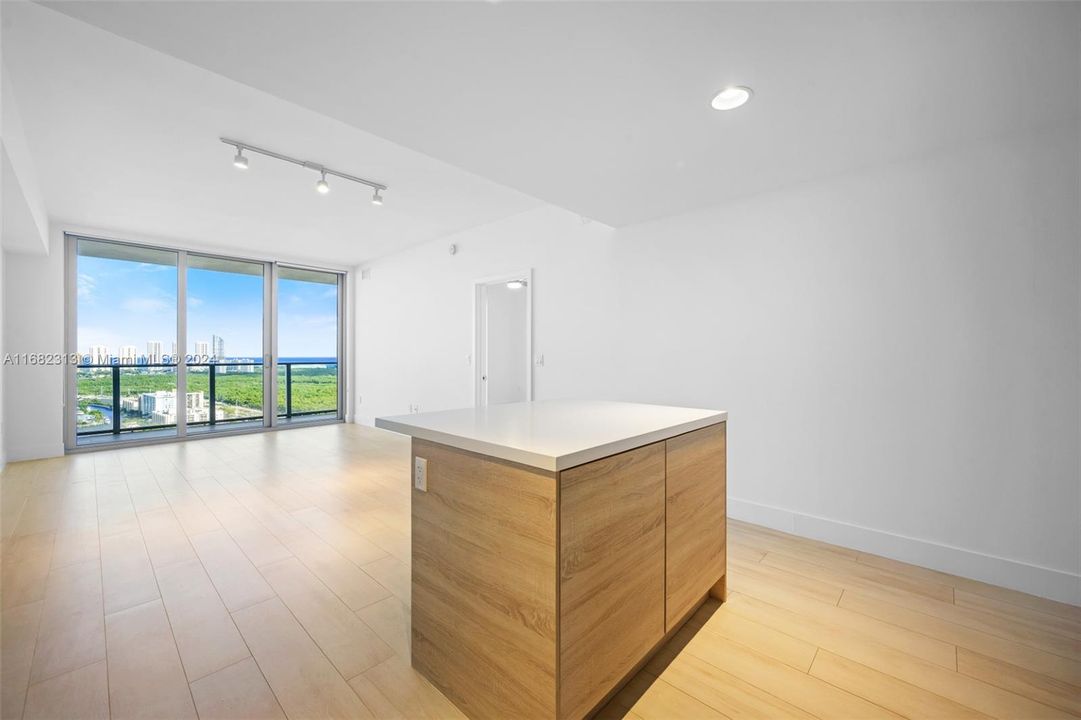 Active With Contract: $3,400 (1 beds, 2 baths, 937 Square Feet)