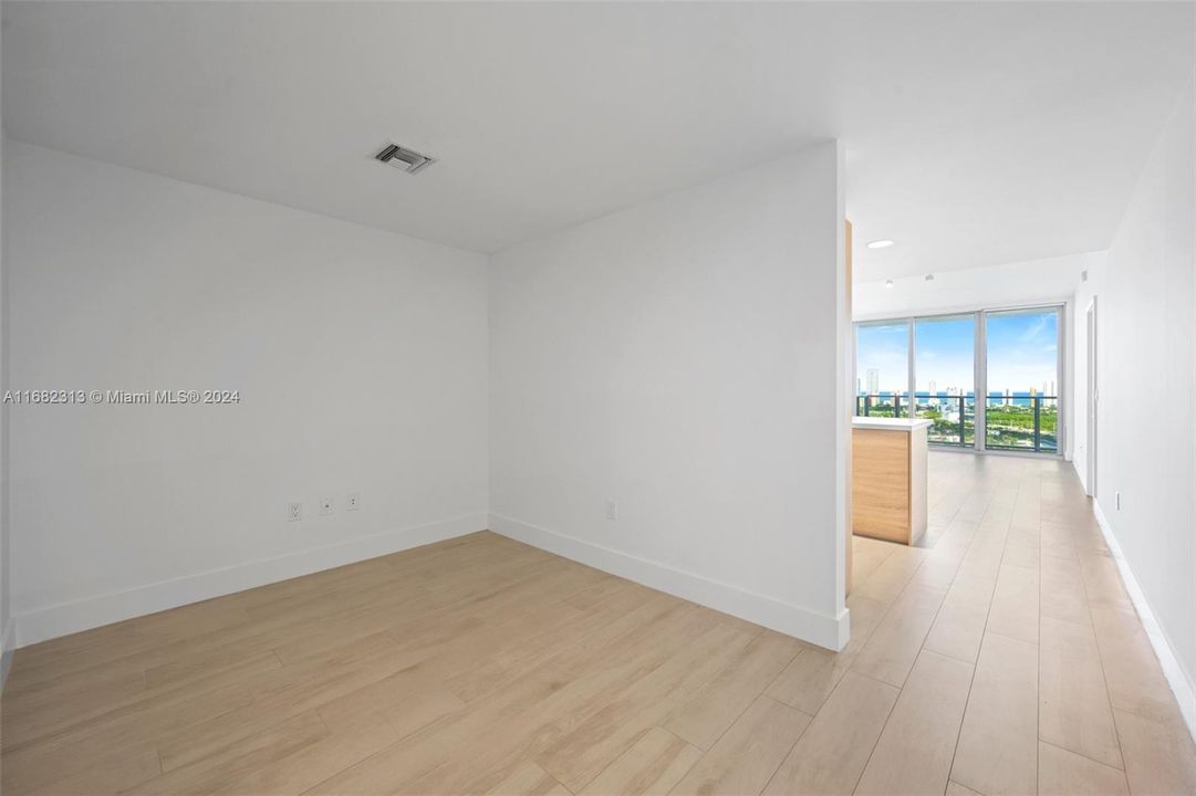 Active With Contract: $3,400 (1 beds, 2 baths, 937 Square Feet)