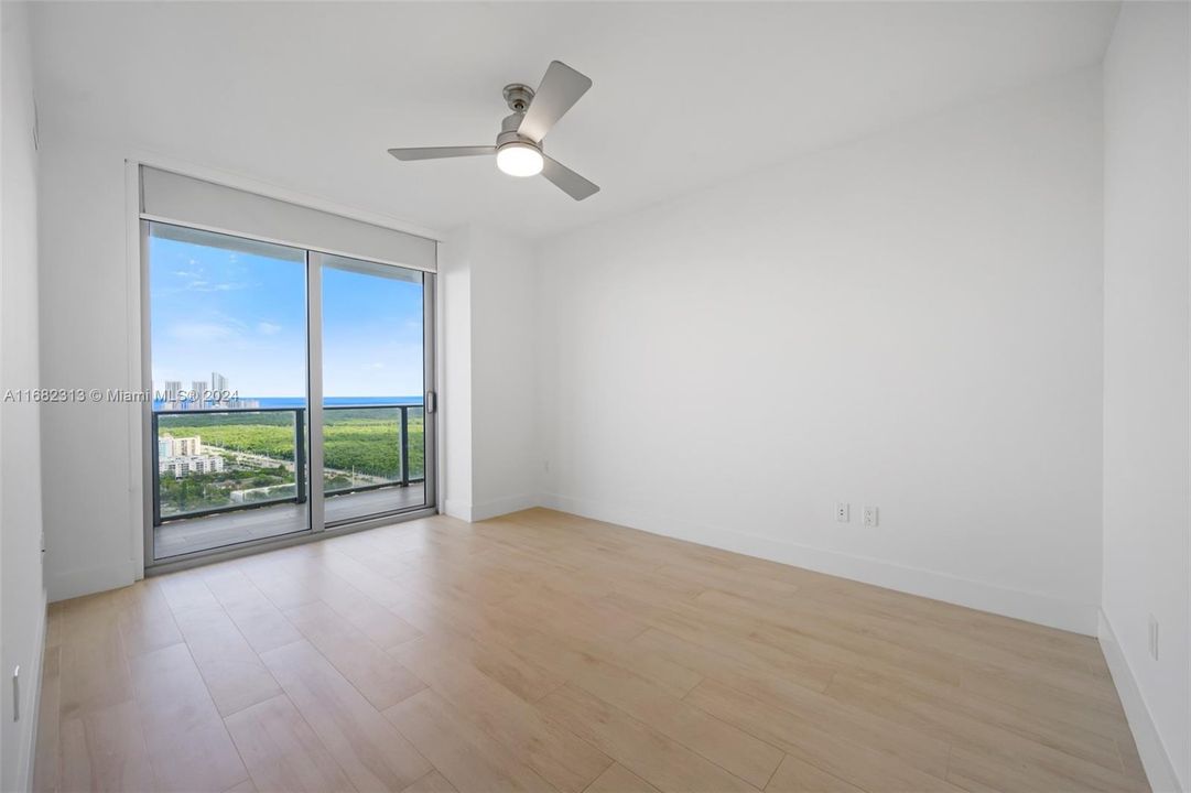 Active With Contract: $3,400 (1 beds, 2 baths, 937 Square Feet)