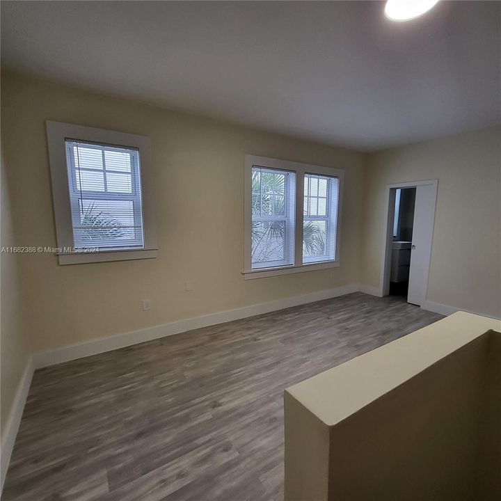 For Sale: $295,000 (1 beds, 1 baths, 530 Square Feet)