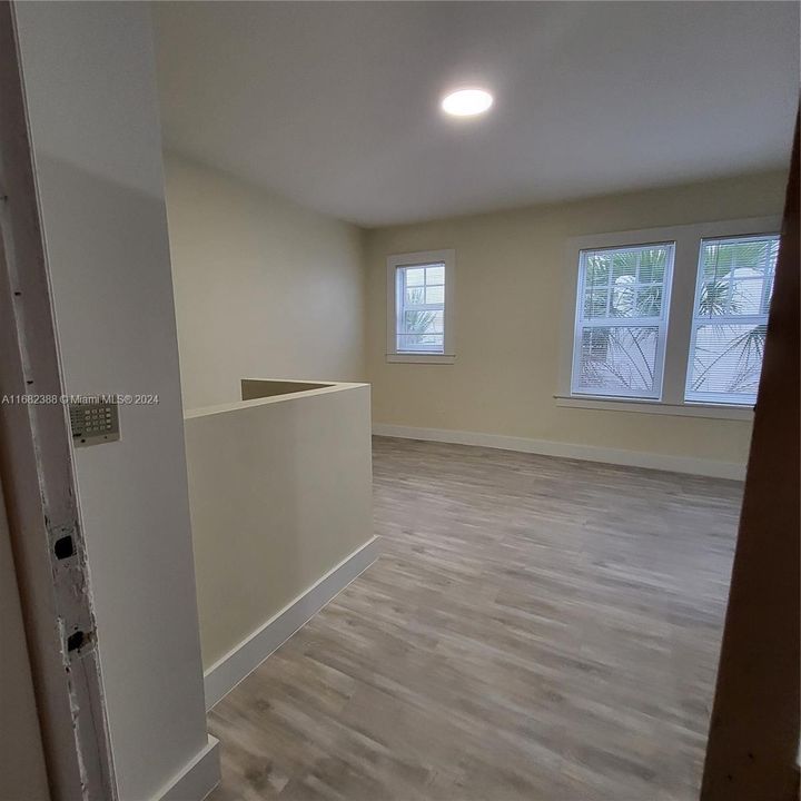 For Sale: $295,000 (1 beds, 1 baths, 530 Square Feet)