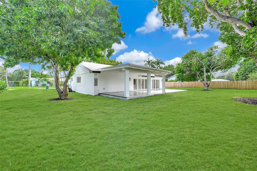 For Sale: $1,195,000 (3 beds, 2 baths, 1992 Square Feet)