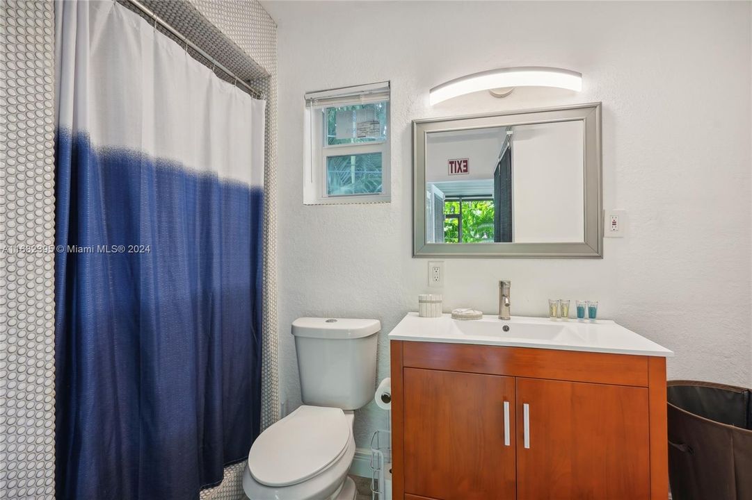 For Sale: $499,000 (2 beds, 2 baths, 1033 Square Feet)