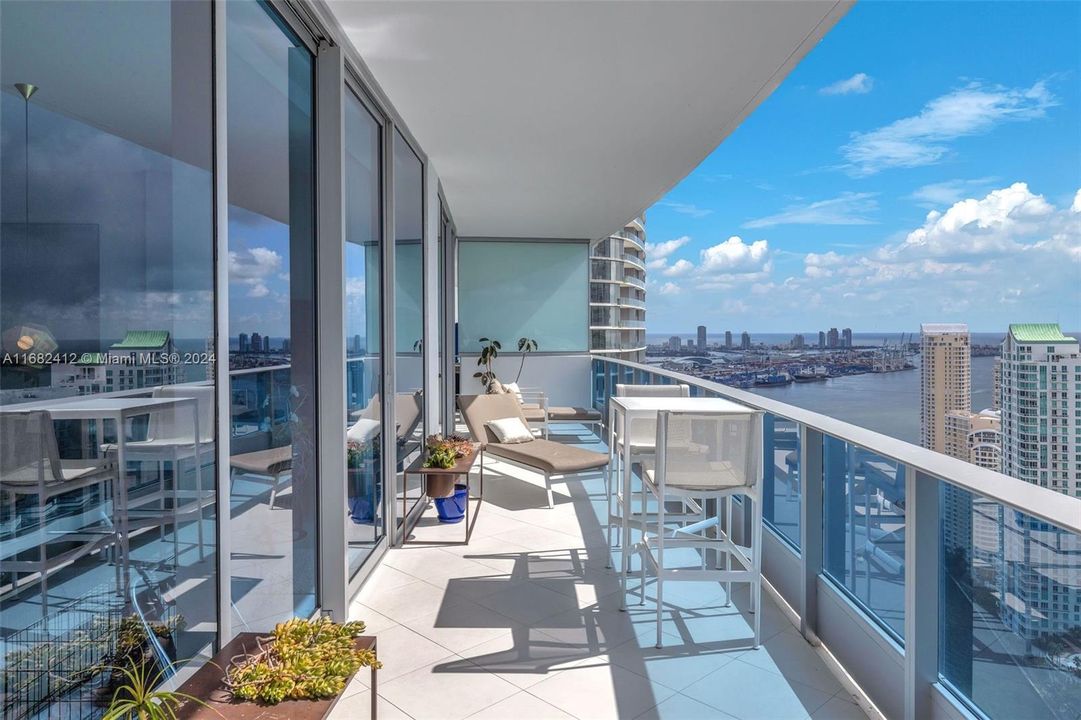 For Sale: $1,425,000 (2 beds, 2 baths, 1492 Square Feet)