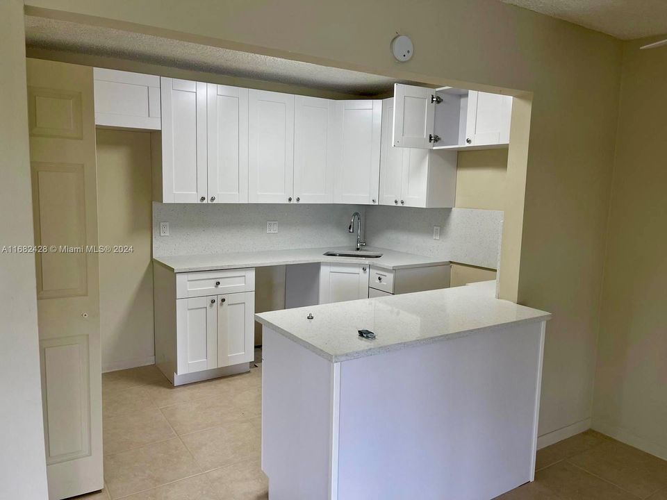 For Sale: $185,000 (2 beds, 1 baths, 935 Square Feet)