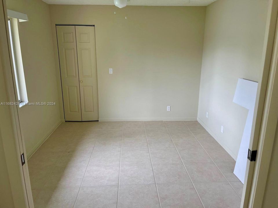 For Sale: $185,000 (2 beds, 1 baths, 935 Square Feet)