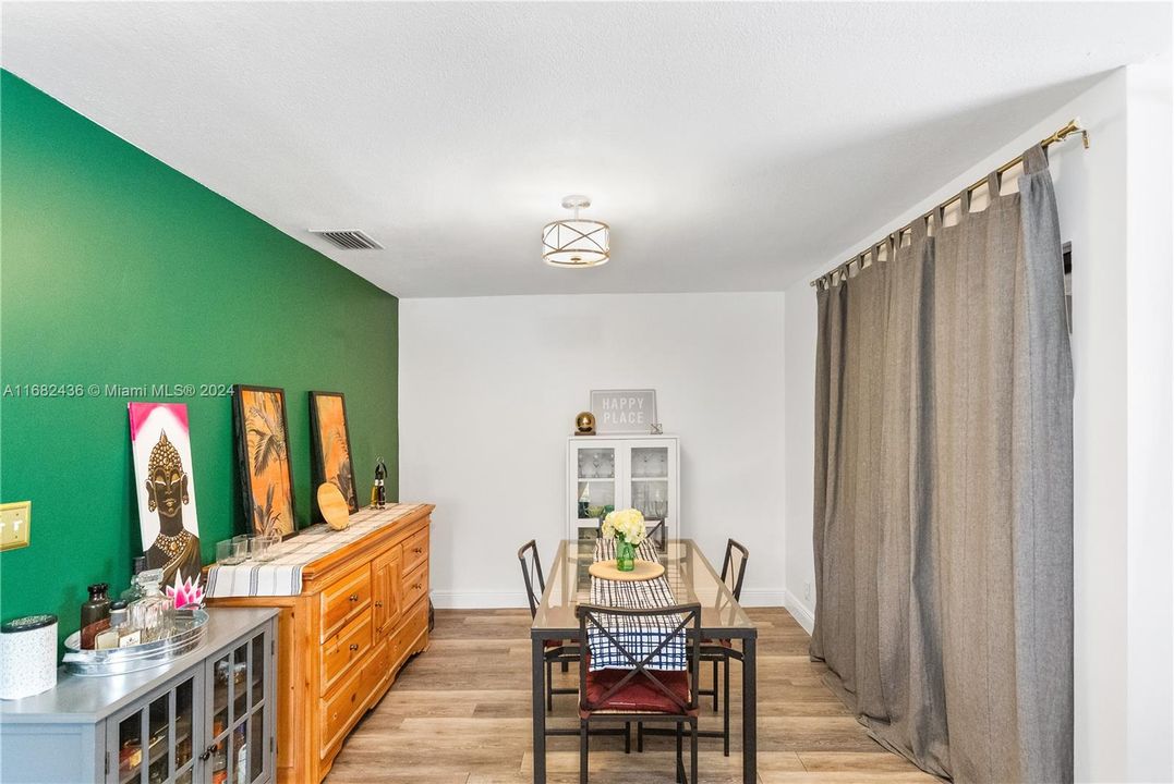 For Sale: $385,000 (3 beds, 2 baths, 1540 Square Feet)