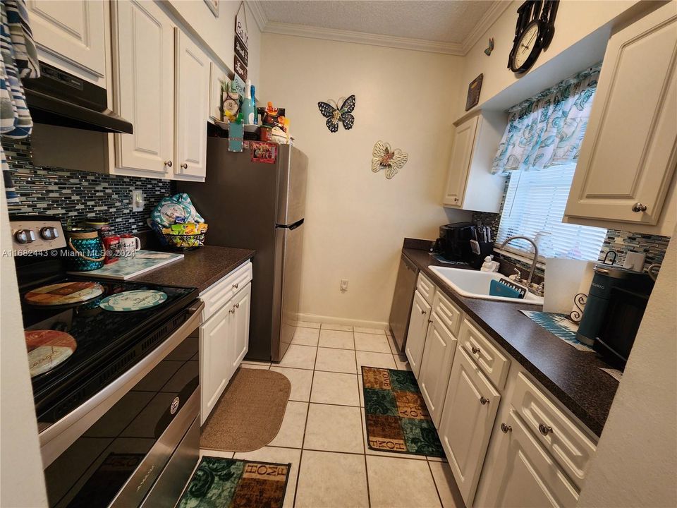 For Sale: $225,000 (1 beds, 1 baths, 628 Square Feet)