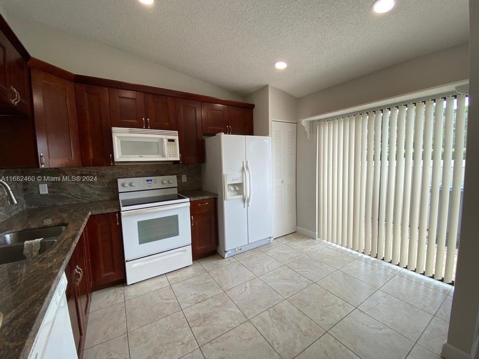 For Rent: $2,600 (2 beds, 2 baths, 1068 Square Feet)