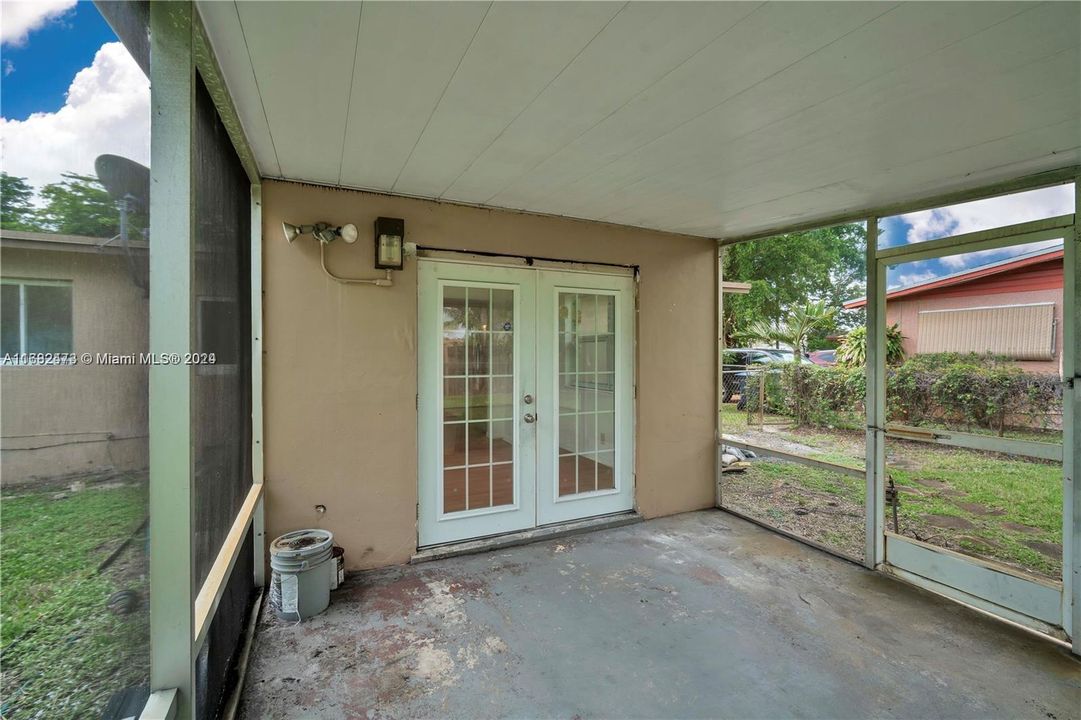 For Sale: $430,000 (3 beds, 1 baths, 1117 Square Feet)