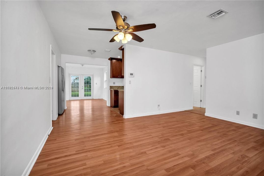 For Sale: $430,000 (3 beds, 1 baths, 1117 Square Feet)