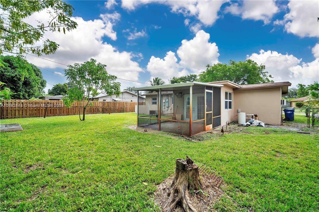 For Sale: $430,000 (3 beds, 1 baths, 1117 Square Feet)