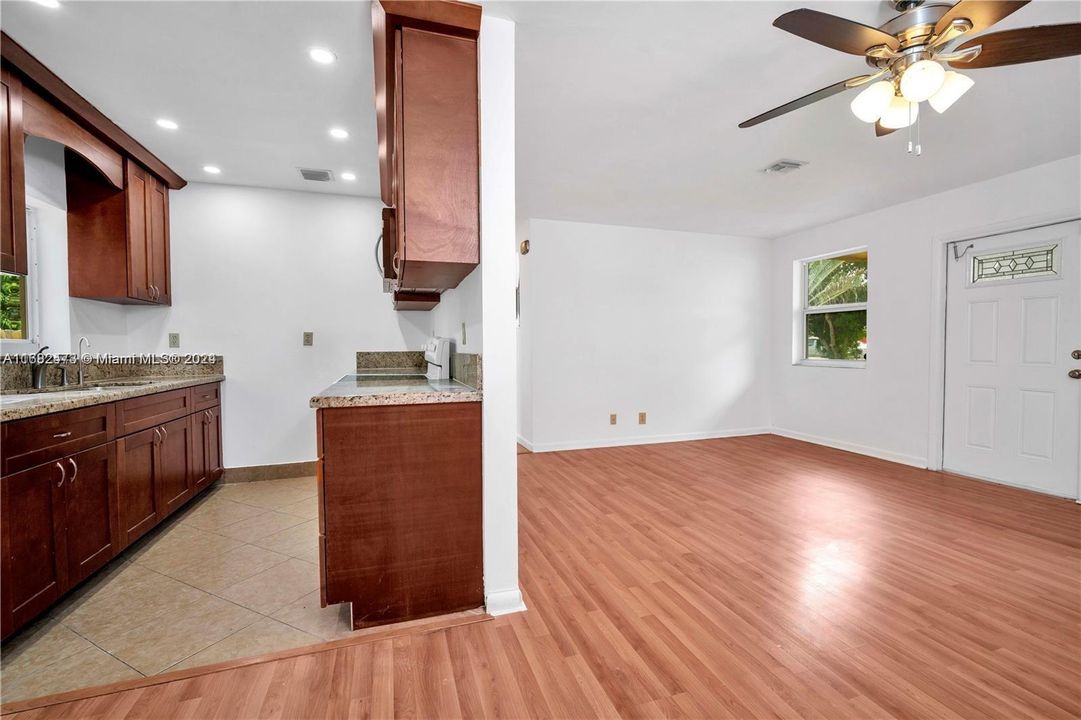 For Sale: $430,000 (3 beds, 1 baths, 1117 Square Feet)