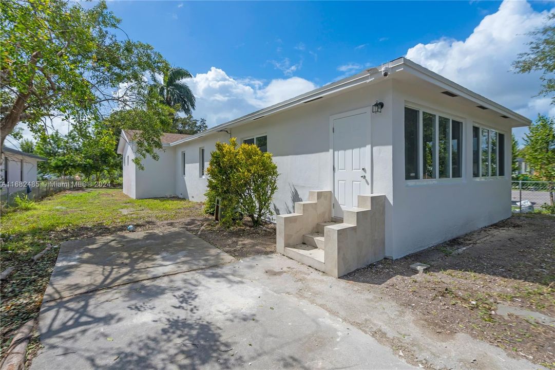 For Sale: $530,000 (4 beds, 2 baths, 1806 Square Feet)