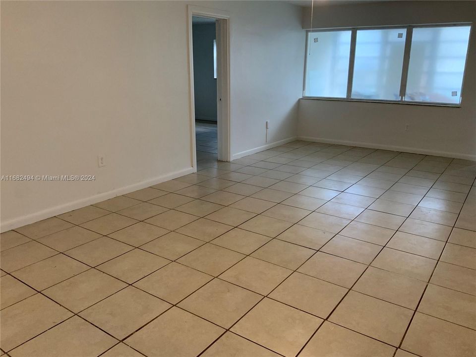 For Rent: $2,400 (2 beds, 2 baths, 1041 Square Feet)