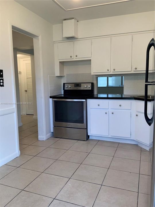 For Rent: $2,400 (2 beds, 2 baths, 1041 Square Feet)