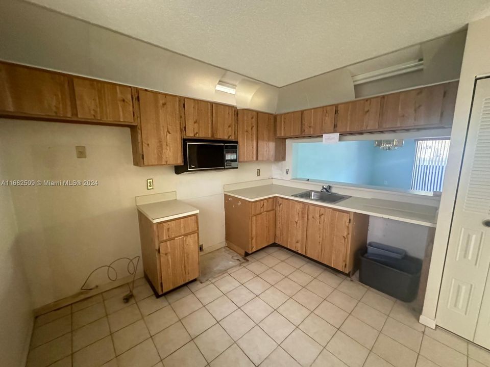 For Sale: $349,000 (2 beds, 2 baths, 1088 Square Feet)